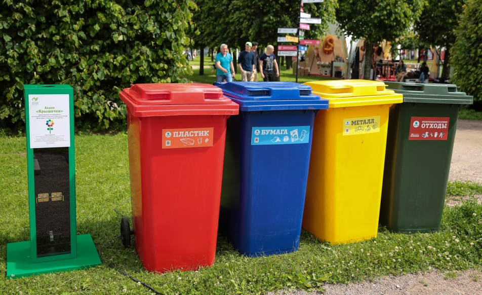 мусорные бака раздельного сбора мусора